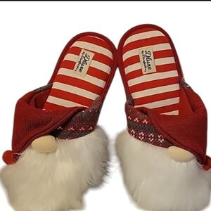 New Holiday Dearfoams Deluxe Red & White Gnomes Slippers, Unisex